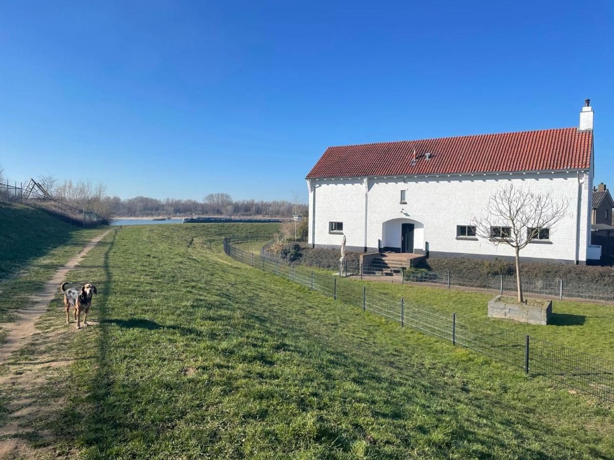 B&B Pompgebouw Aan De Rijn Tolkamer Exterior foto