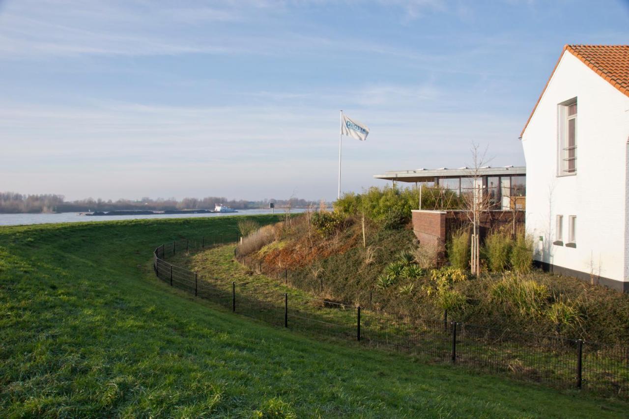 B&B Pompgebouw Aan De Rijn Tolkamer Exterior foto